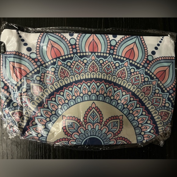 π€π 10/31 Boutiques Host Pick!!! NEW- Mandala-Inspired Makeup Bags ππ€ - Picture 4 of 16